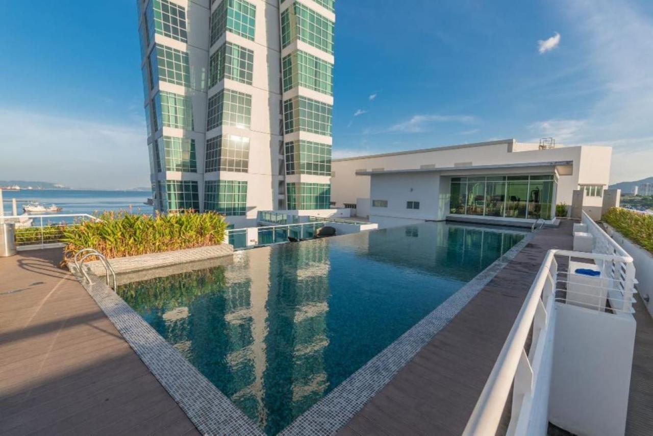Maritime Luxury Suites George Town Exterior foto